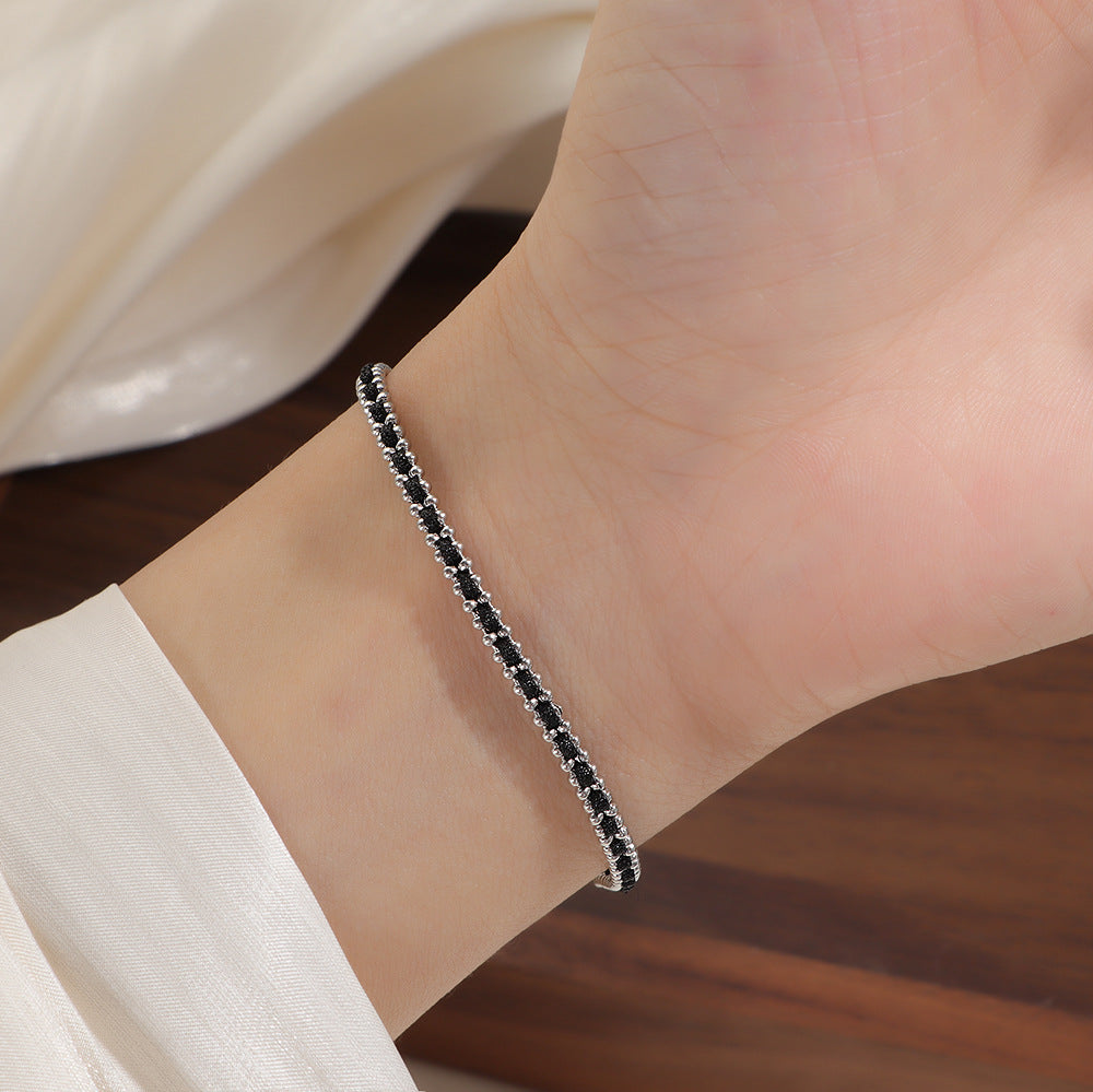 Damen romantisches Armband mit funkelnden roten Zirkonia Shop Nory