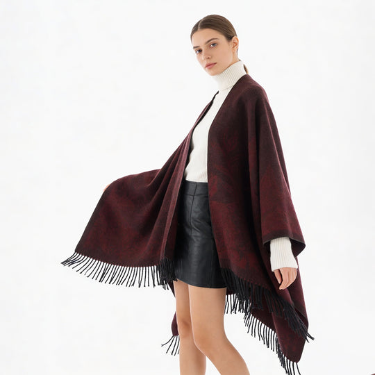 Damen Fließender Capeponcho im Kimono‑Schnitt mit feinem Blumenjacquard und Fransensaum Shop Nory