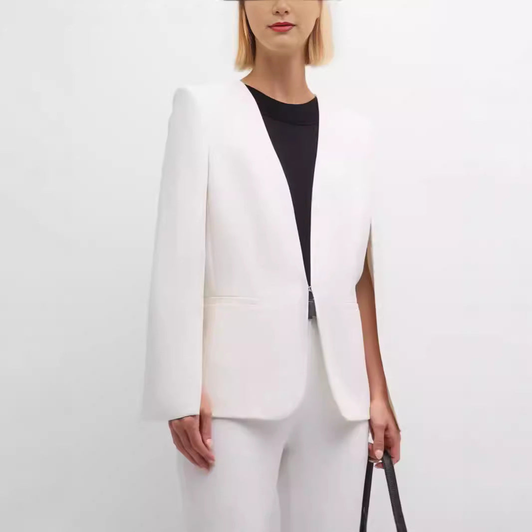 Damen Elegantes Cape‑Blazer‑Set mit offenem Ärmelschlitz und schmaler Anzughose Shop Nory