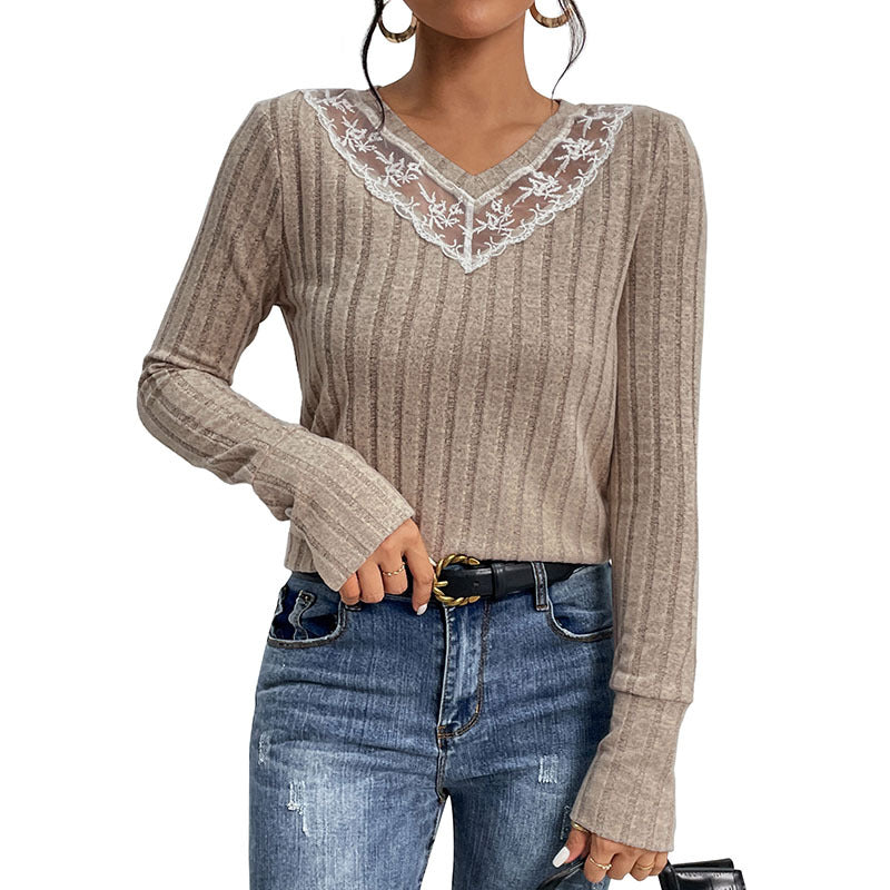 Damen Taillierter Rippstrick‑Pullover mit transparentem Spitzeneinsatz am V‑Ausschnitt Shop Nory