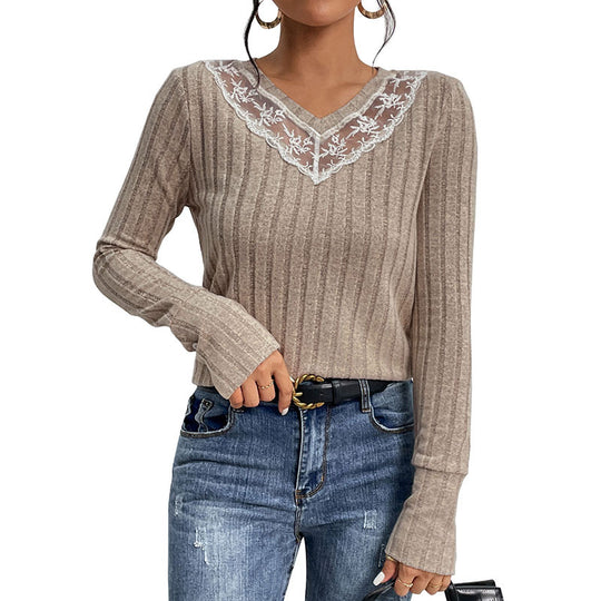 Damen Taillierter Rippstrick‑Pullover mit transparentem Spitzeneinsatz am V‑Ausschnitt Shop Nory