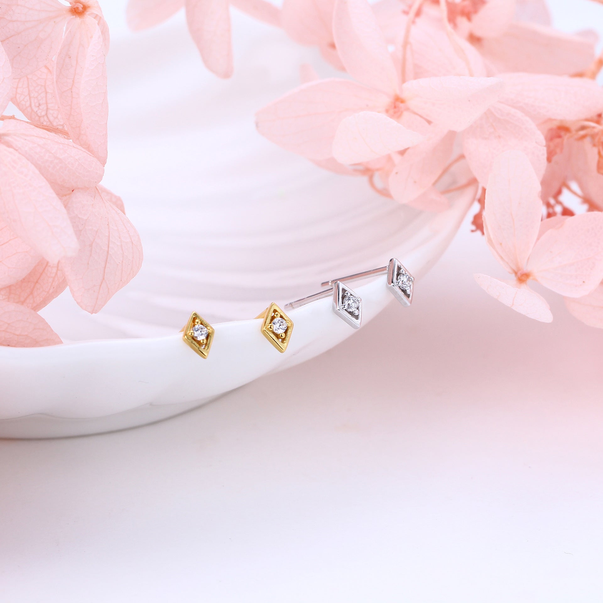 Damen Ohrstecker mit luxuriösem Zirkonakzent aus 925 Sterling Silber Shop Nory