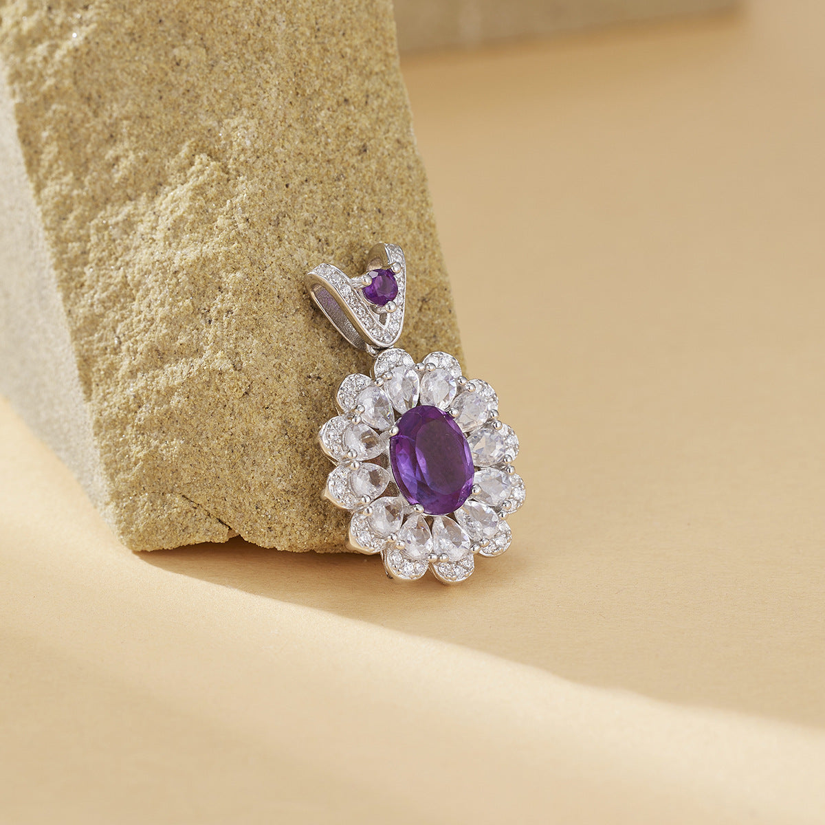 Damen Halskette mit funkelndem Amethyst und zarten Zirkonia-Elementen Shop Nory