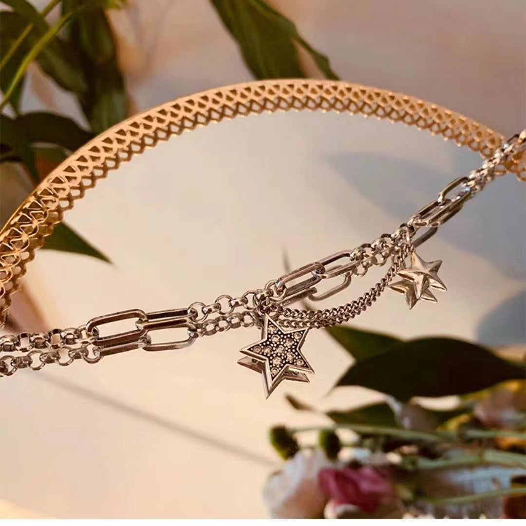 Damen Halskette mit verspielt funkelnden Sternen und modernem Gliederdesign Shop Nory