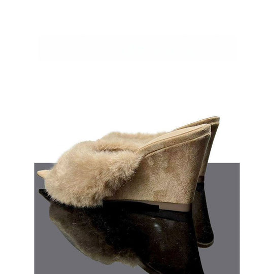 Damen flauschige spitz zulaufende Mule‑Pantoletten mit Kunstfell‑Vamp und niedrigem Keilabsatz Shop Nory