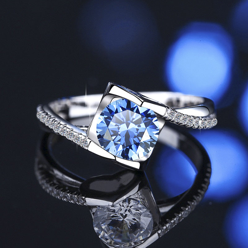Damenring mit elegantem, facettiertem Hauptstein und funkelnden Zirkonia Shop Nory