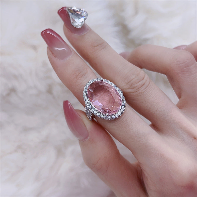 Damen eleganter Schmuckring mit ovalem Stein und funkelndem Zirkonia-Besatz Shop Nory