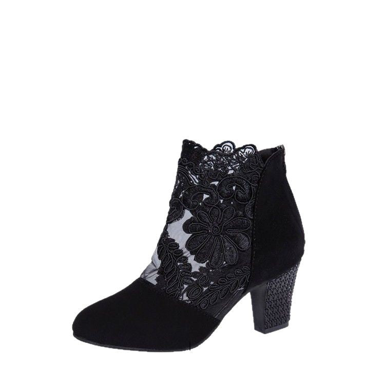 Damen Stiefelette mit transparentem Blumen-Spitzeinsatz und dekorativem Blockabsatz Shop Nory