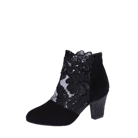 Damen Stiefelette mit transparentem Blumen-Spitzeinsatz und dekorativem Blockabsatz Shop Nory