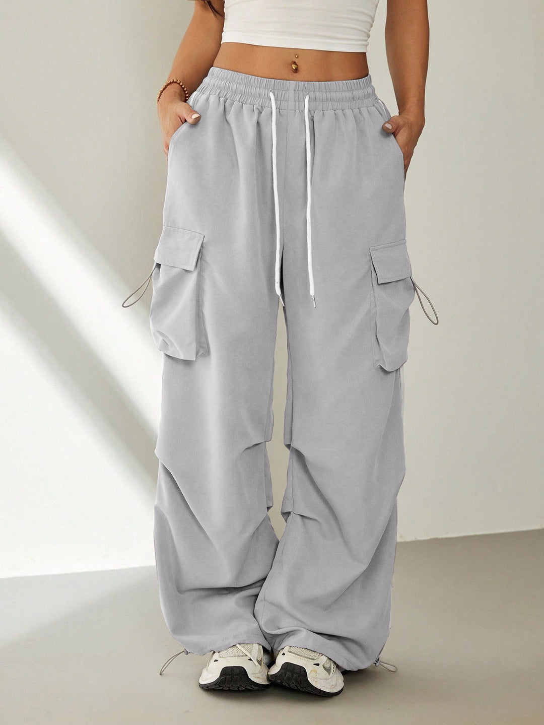 Damen Weite Cargo‑Loungehose mit Gummibund, Tunnelzug und großen Klappentaschen Shop Nory