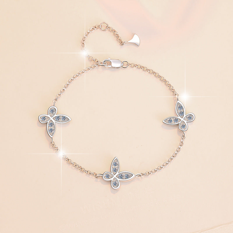Damenarmband mit verspieltem Schmetterlingsdesign und funkelnden Zirkonia Shop Nory
