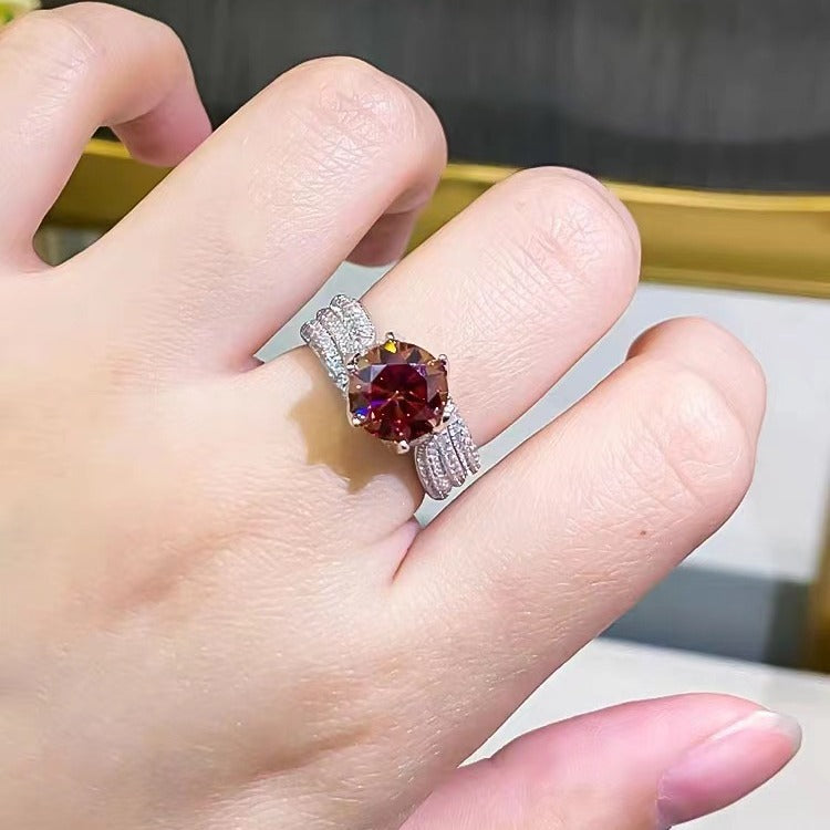 Damen Glänzender Cocktailring mit funkelndem Rubin und detailreicher Zirkonia-Fassung Shop Nory