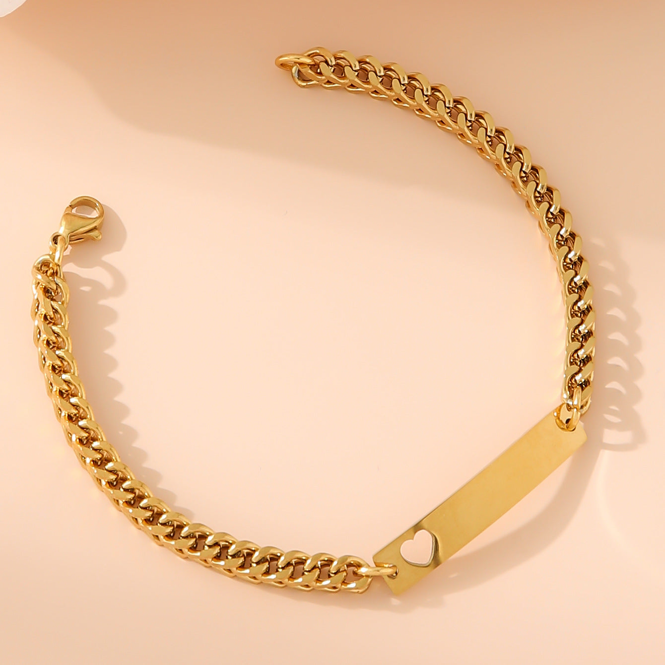 Damen Charmantes Armband mit gravierbarem Anhänger Shop Nory