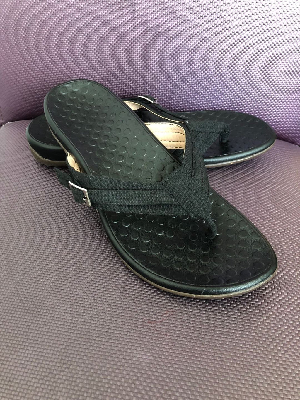 Damen Elegante und komfortable Zehentrenner-Sandalen mit verstellbarem Riemen