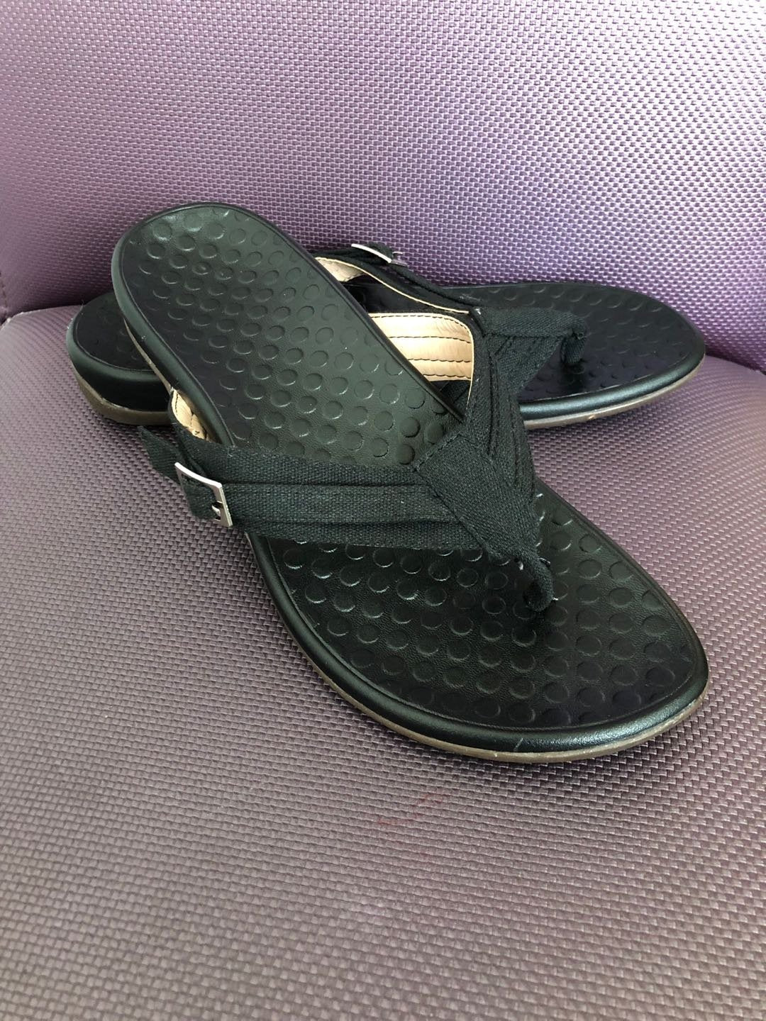 Damen Elegante und komfortable Zehentrenner-Sandalen mit verstellbarem Riemen
