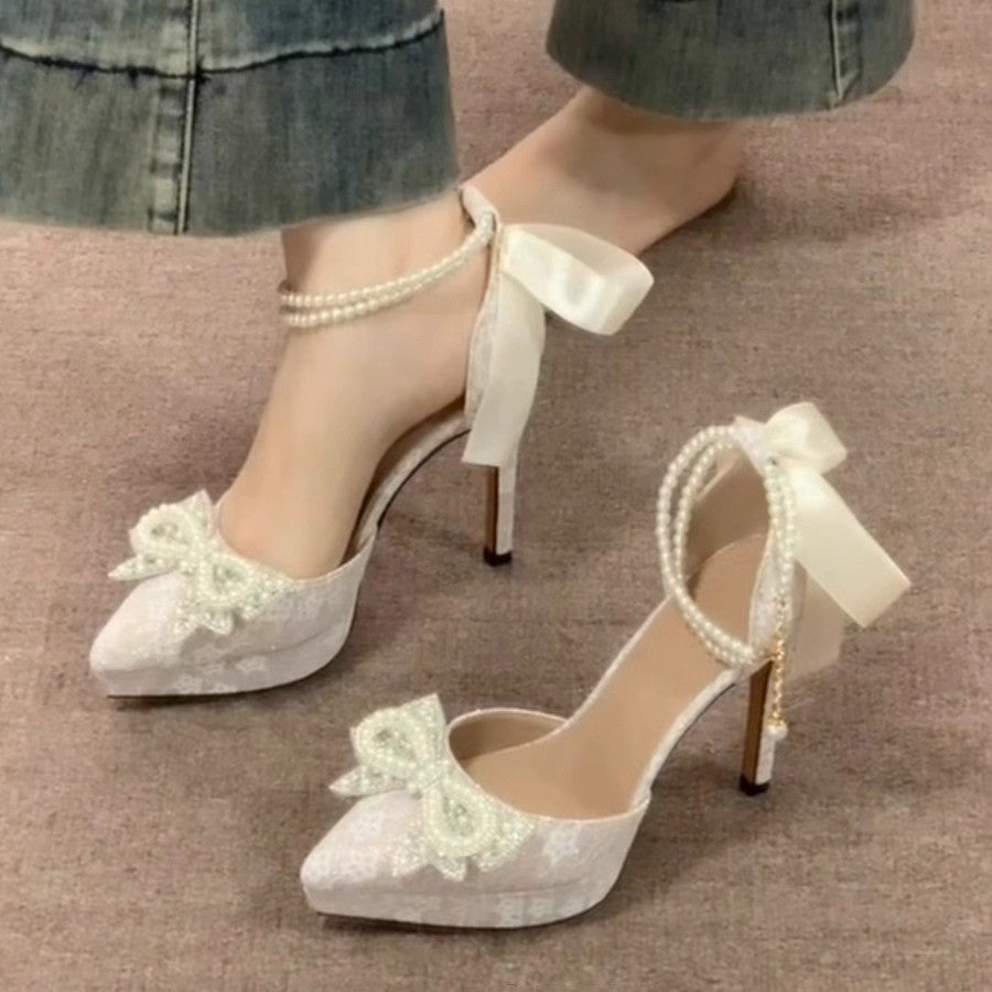 Damen Satin‑Pumps mit Spitzenüberzug, Perlen‑Schleifenapplikation und Perlenschnürchen Shop Nory