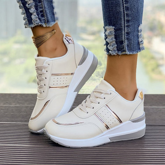 Damen Wedgesneaker mit mittelhohem Plateau, gepolstertem Komfortschaft und elastischem Seiteneinsatz Shop Nory