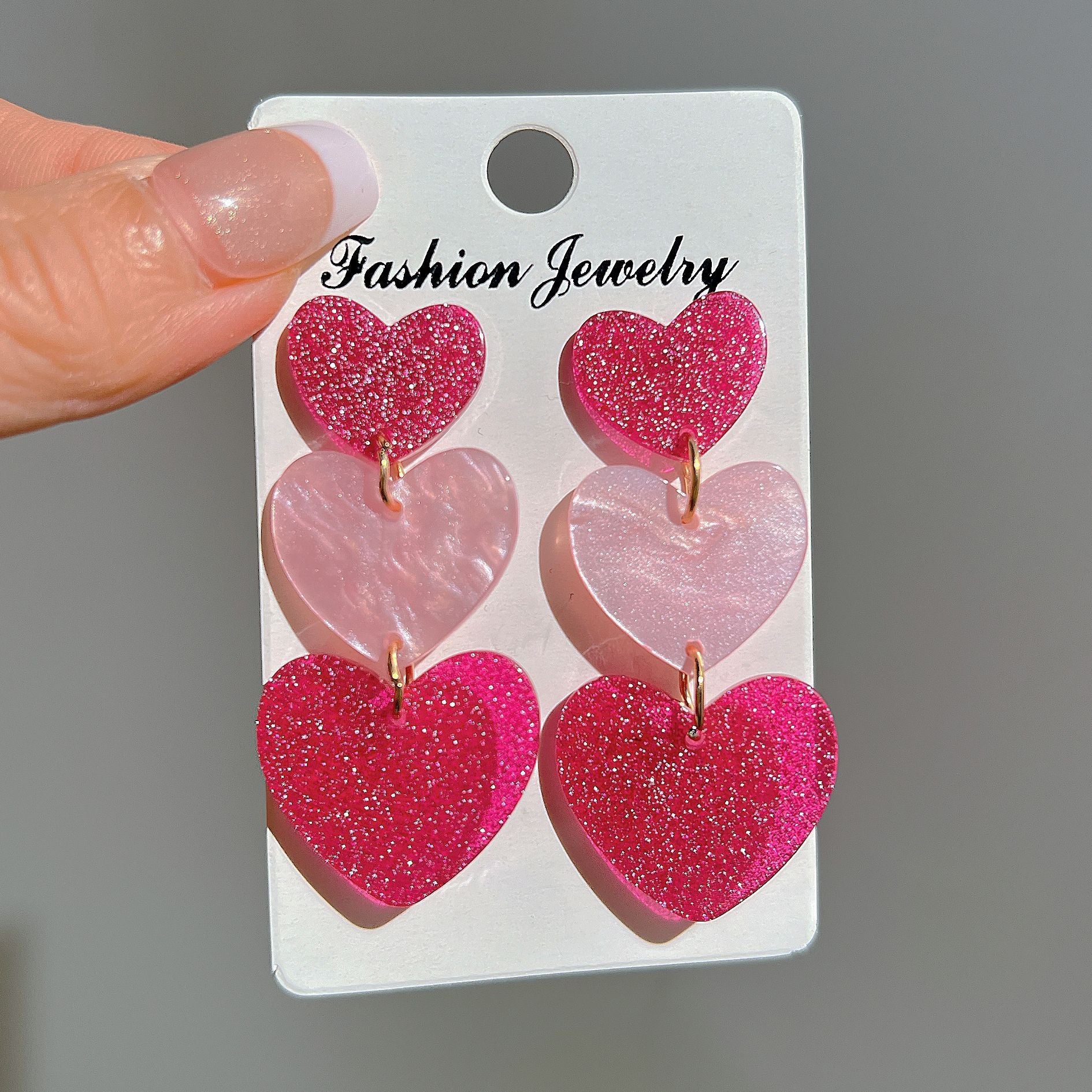 Damenohrringe mit funkelnden Herzanhängern aus hochwertigem Acryl Shop Nory