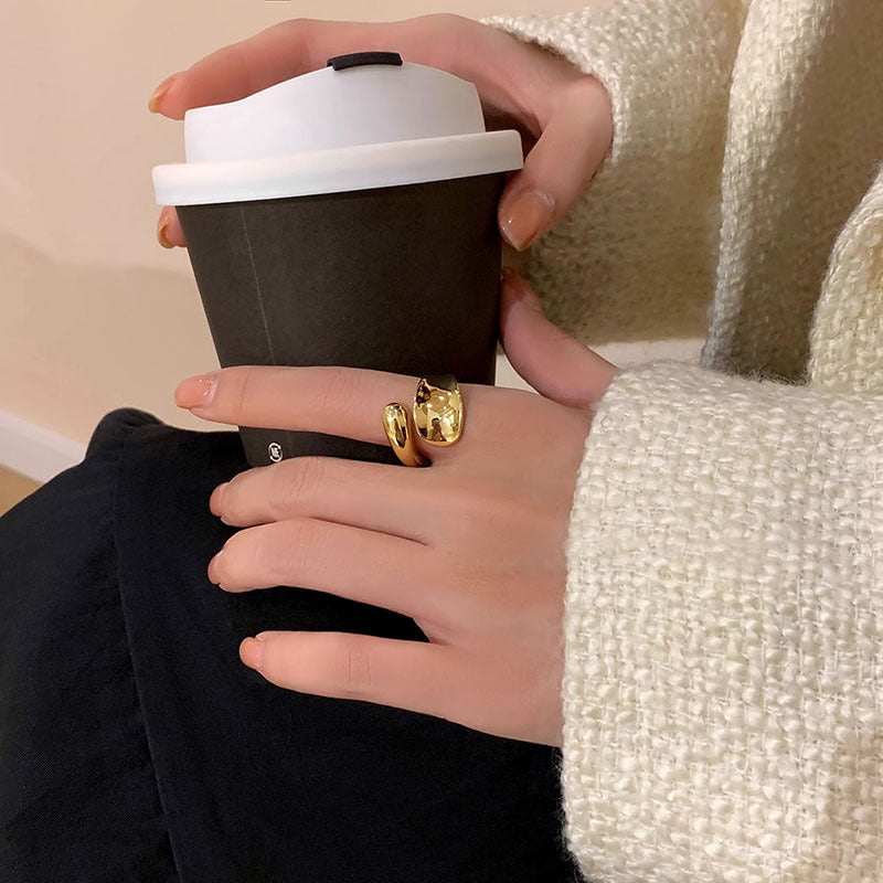 Damen eleganter und minimalistischer Ring mit geschwungenem Design Shop Nory