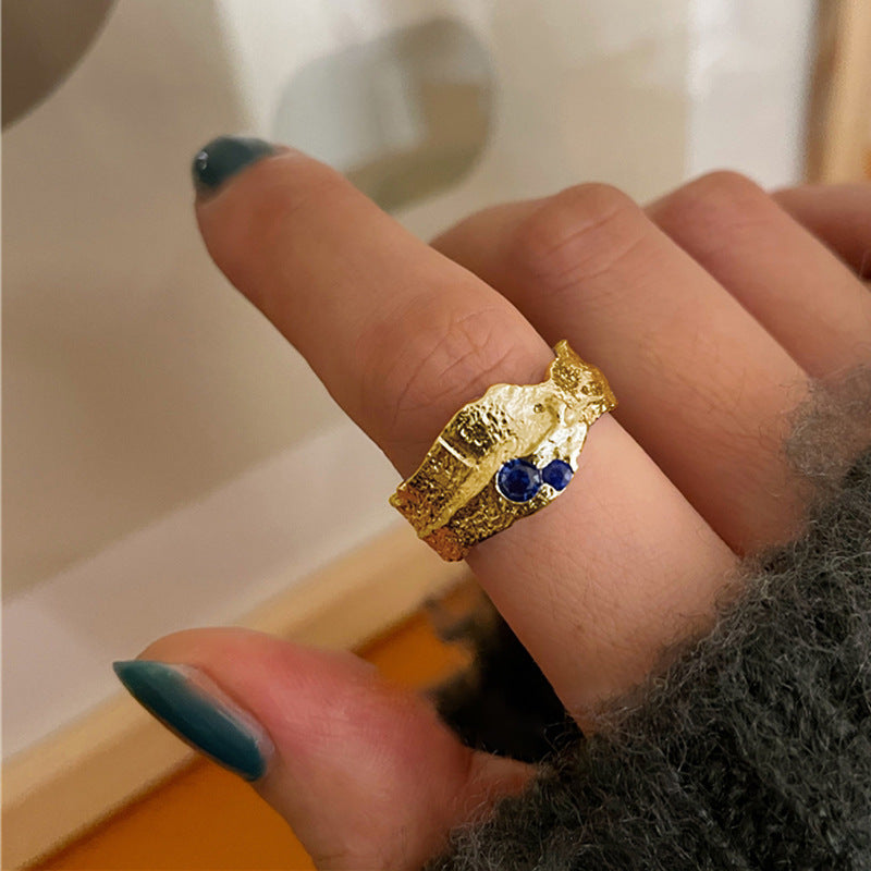 Damenring mit kunstvollem Design und funkelnden blauen Steinen Shop Nory