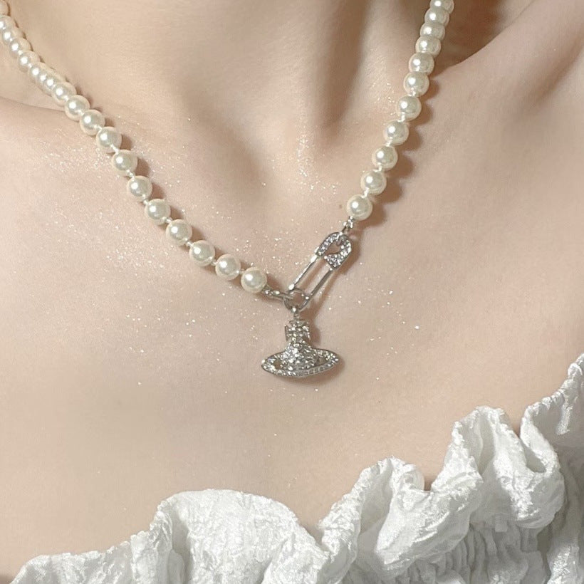 Damen Halskette mit elegantem Perlen-Design und funkelndem Anhänger Shop Nory