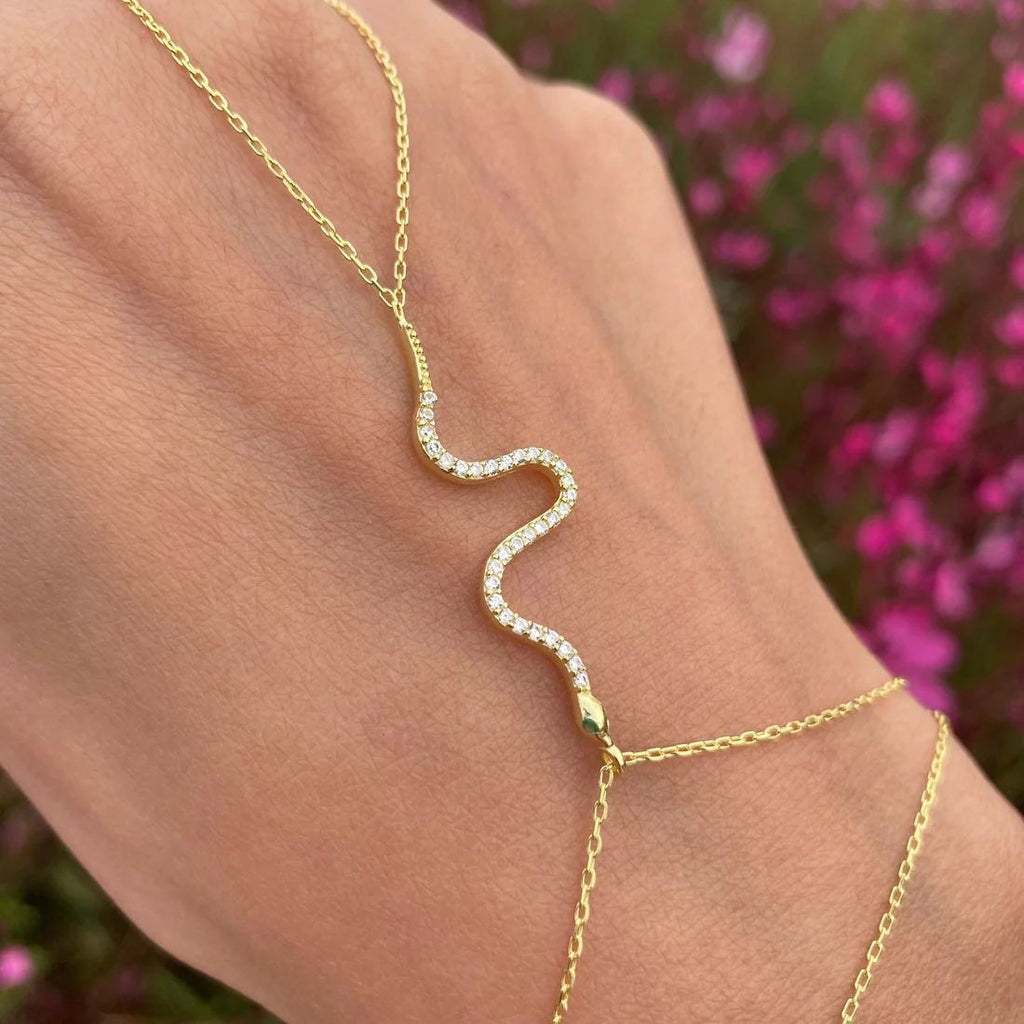 Damen Handkette mit elegantem Wellen-Design und funkelnden Zirkonia-Elementen Shop Nory