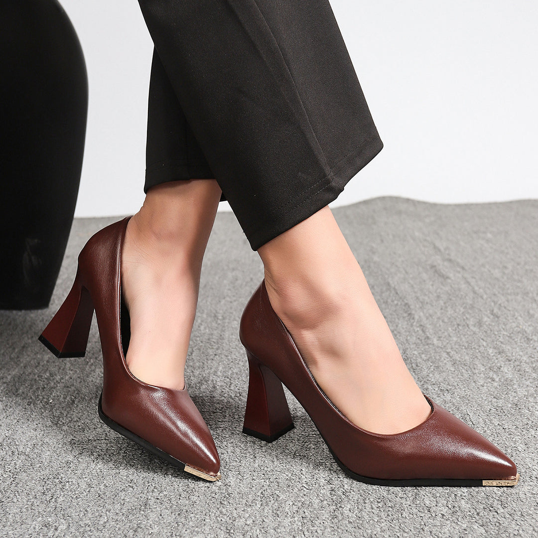 Damen Pumps mit spitzer Zehenpartie, Metallkappe und skulpturellem Blockabsatz Shop Nory