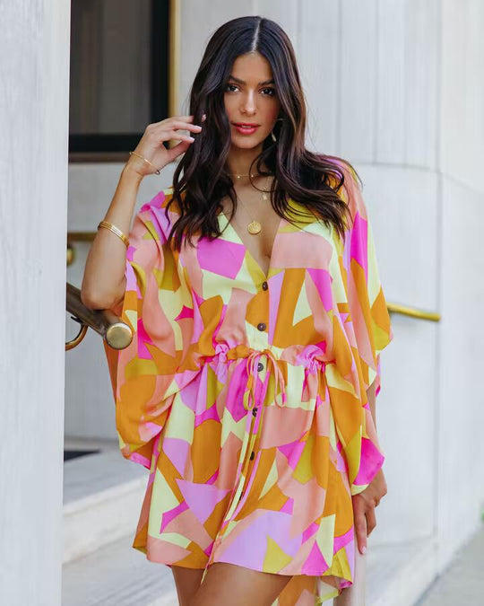 Damen angehendes Strandkleid mit eleganter Taillenbindung und einzigartigem Muster