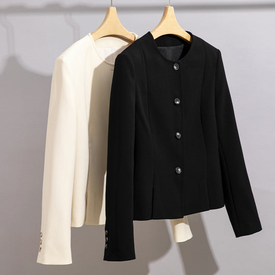 Damen Kurzblazer mit Rundhalsausschnitt und tonalen Ziernähten Shop Nory