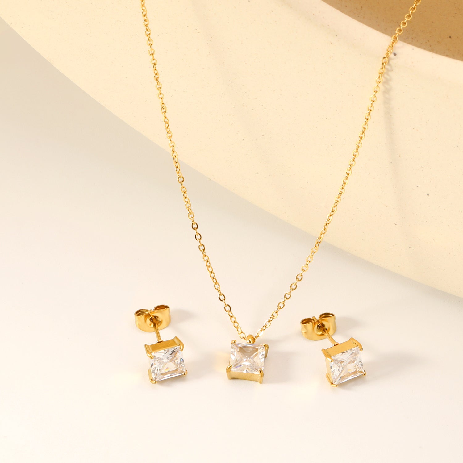 Damen Schmuckset mit elegantem Kristallanhänger und funkelnden Ohrsteckern Shop Nory