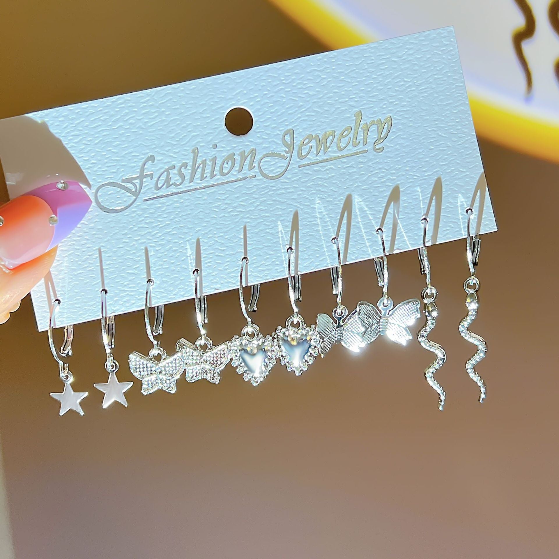 Damen Ohrringe Set mit verspielten Designs und funkelnden Details Shop Nory