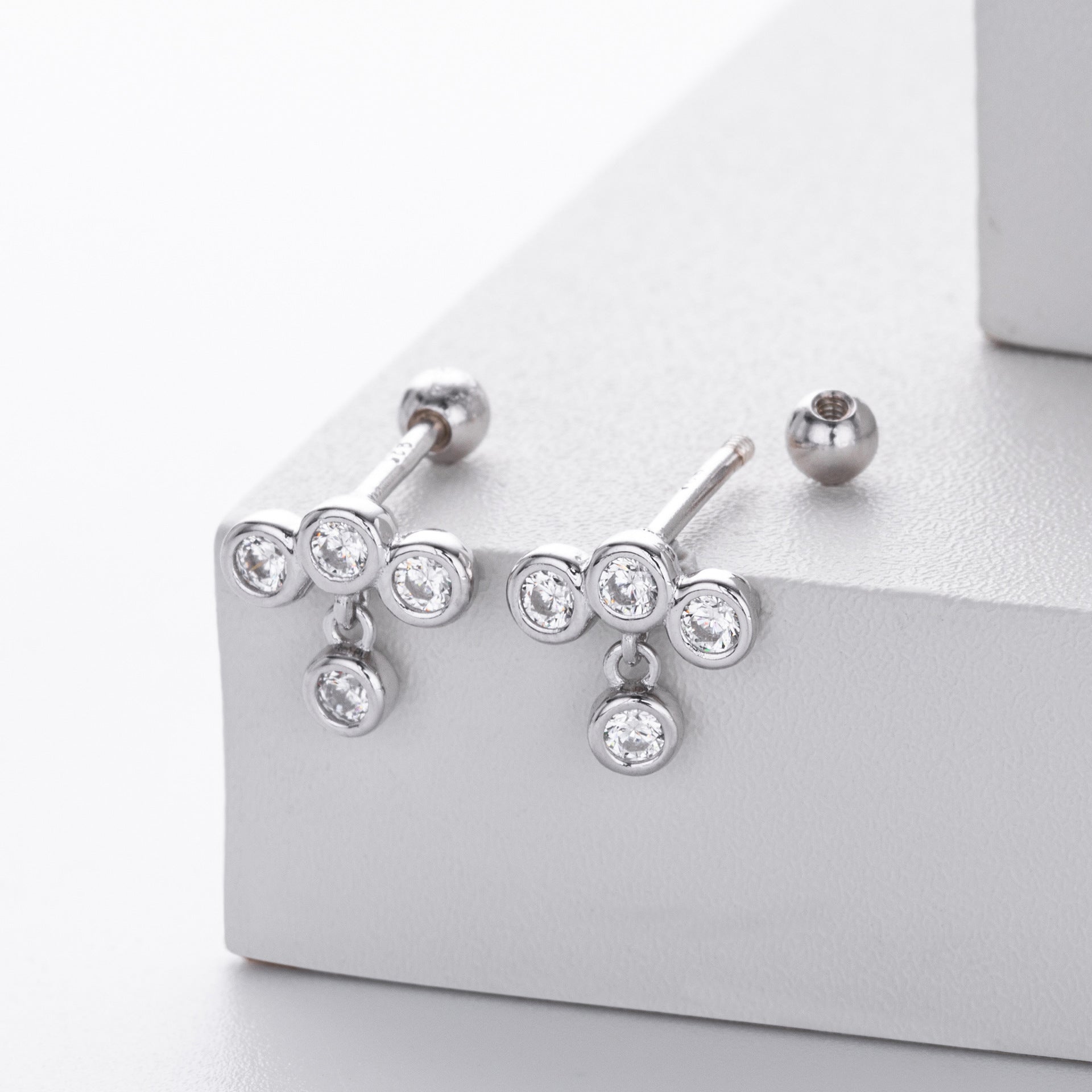 Damen Ohrstecker mit schwebendem Zircon-Dreifach-Design Shop Nory