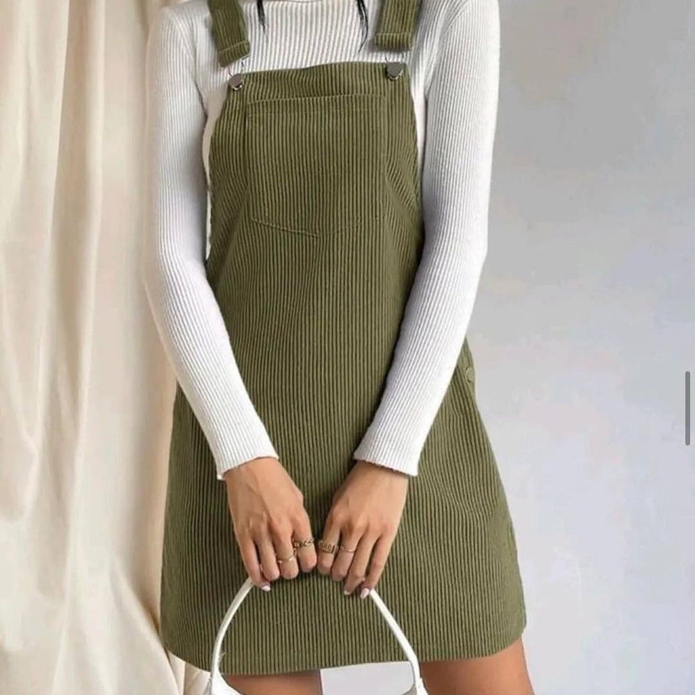 Damen Cord-Latzkleid mit verstellbaren Trägern, Seitlicher Druckknopfleiste und feinem Ripp-Effekt Shop Nory