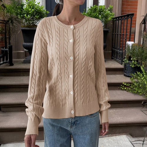 Damen nan Zopfstrick-Cardigan mit Rundhalsausschnitt, Knopfleiste und geripptem Abschluss Shop Nory