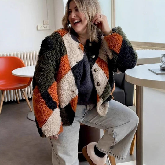 Damen Kurz geschnittene Patchwork‑Teddyjacke mit strukturierter Schlingenfaser und Druckknopfleiste Shop Nory