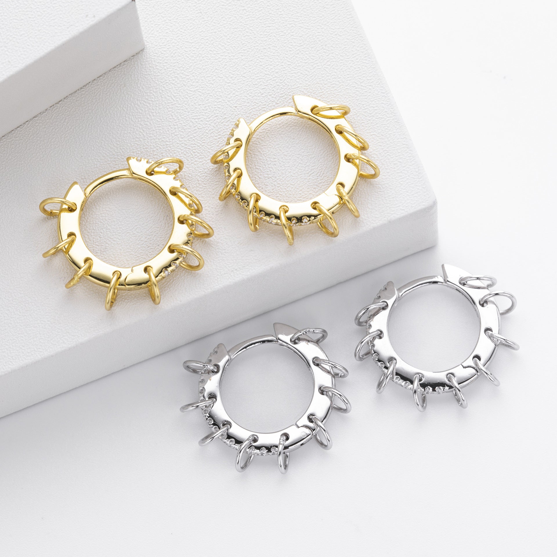 Damen Creolen mit funkelnden Zirkon-Akzenten und elegantem Ringdesign Shop Nory