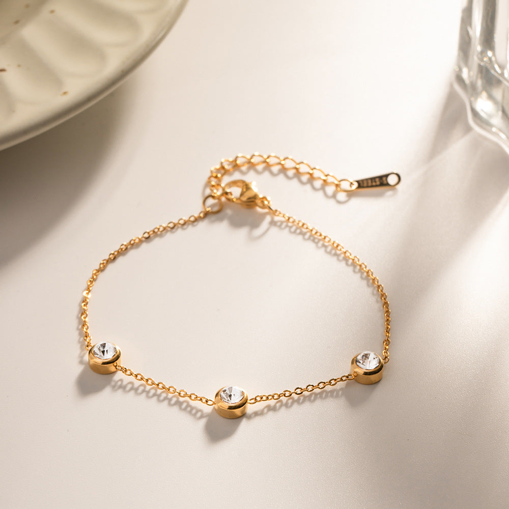 Damen Halskette mit funkelnden Zirkonia-Elementen und verstellbarem Verschluss Shop Nory