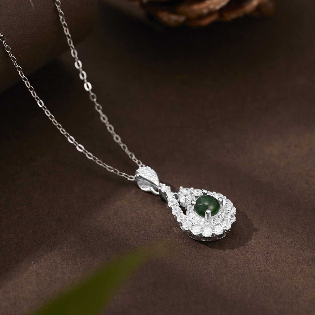 Damen exquisite Halskette mit grünem Jade-Anhänger und funkelnden Kristallen Shop Nory