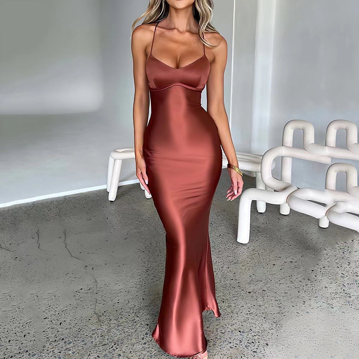 Damen Figurumspielendes Abendkleid mit Schmalen Spaghettiträgern und Elegantem Schnitt