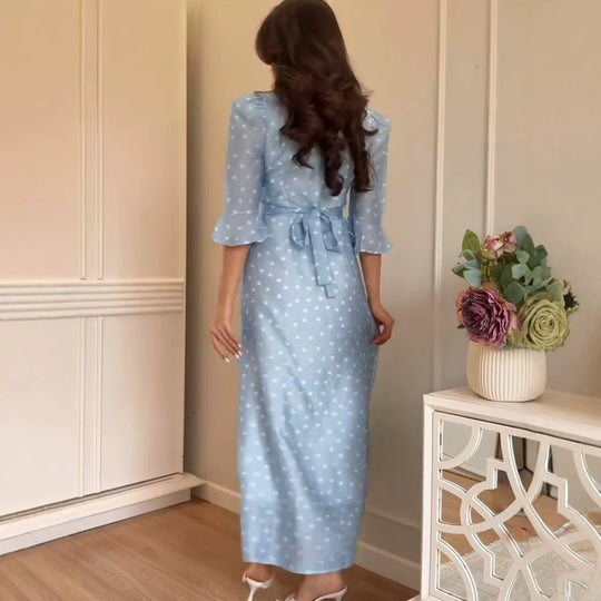 Damen Maxikleid mit Spitzen-V‑Ausschnitt, durchgehender Knopfleiste und Puffärmeln Shop Nory