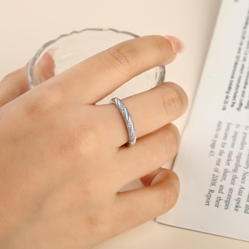 Damen Hochwertiger Zirkonia-Ring mit kunstvollem Drehdesign Shop Nory