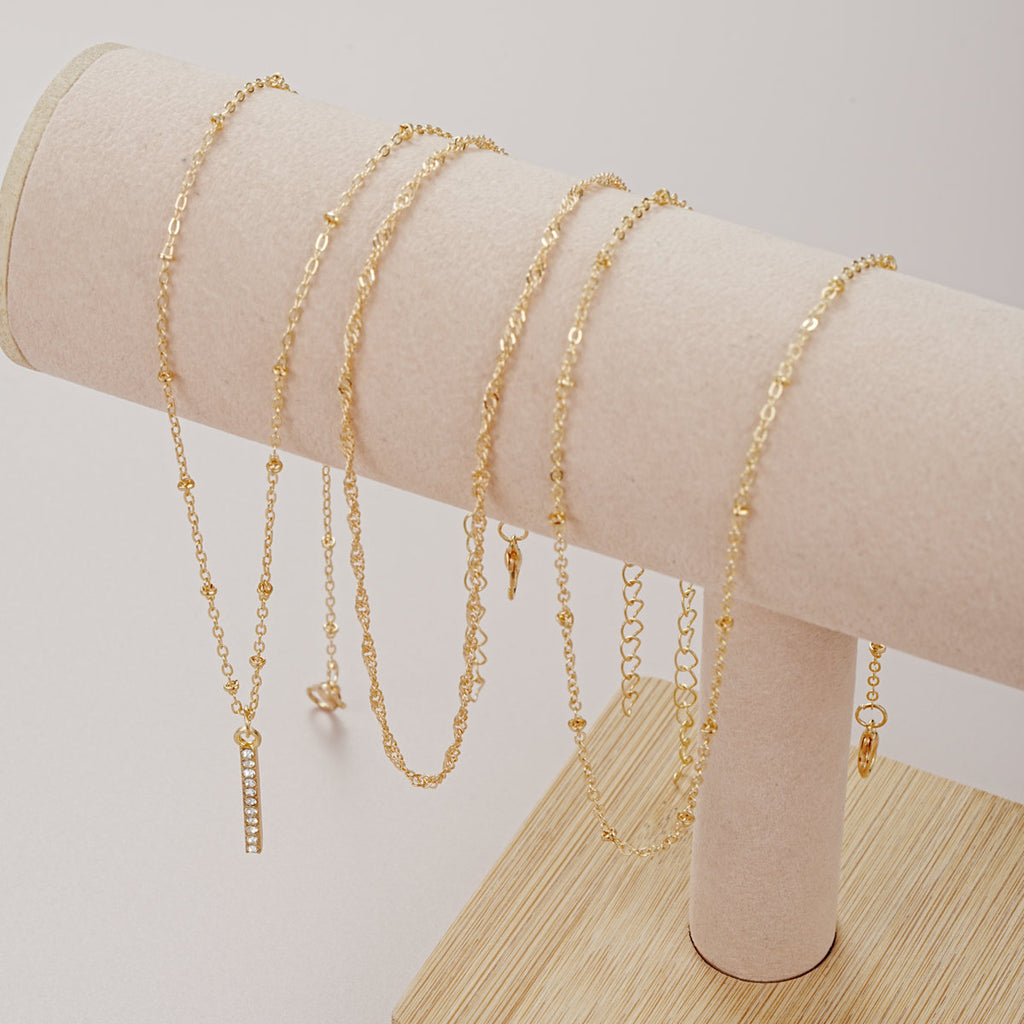 Damen mehrlagige Kette mit funkelndem Anhänger und filigranen Details Shop Nory