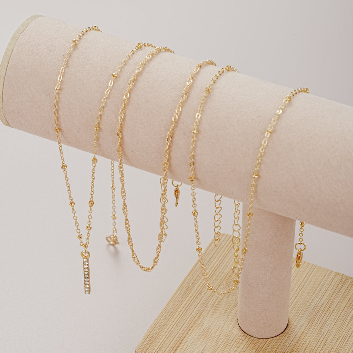 Damen mehrlagige Kette mit funkelndem Anhänger und filigranen Details Shop Nory