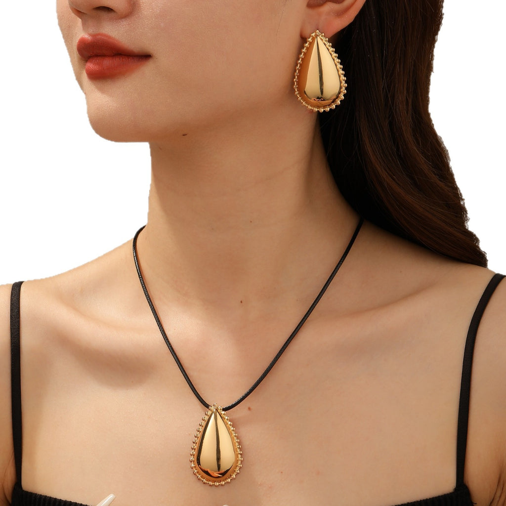 Damen Schmuckset mit kunstvollem, geschwungenem Design Shop Nory