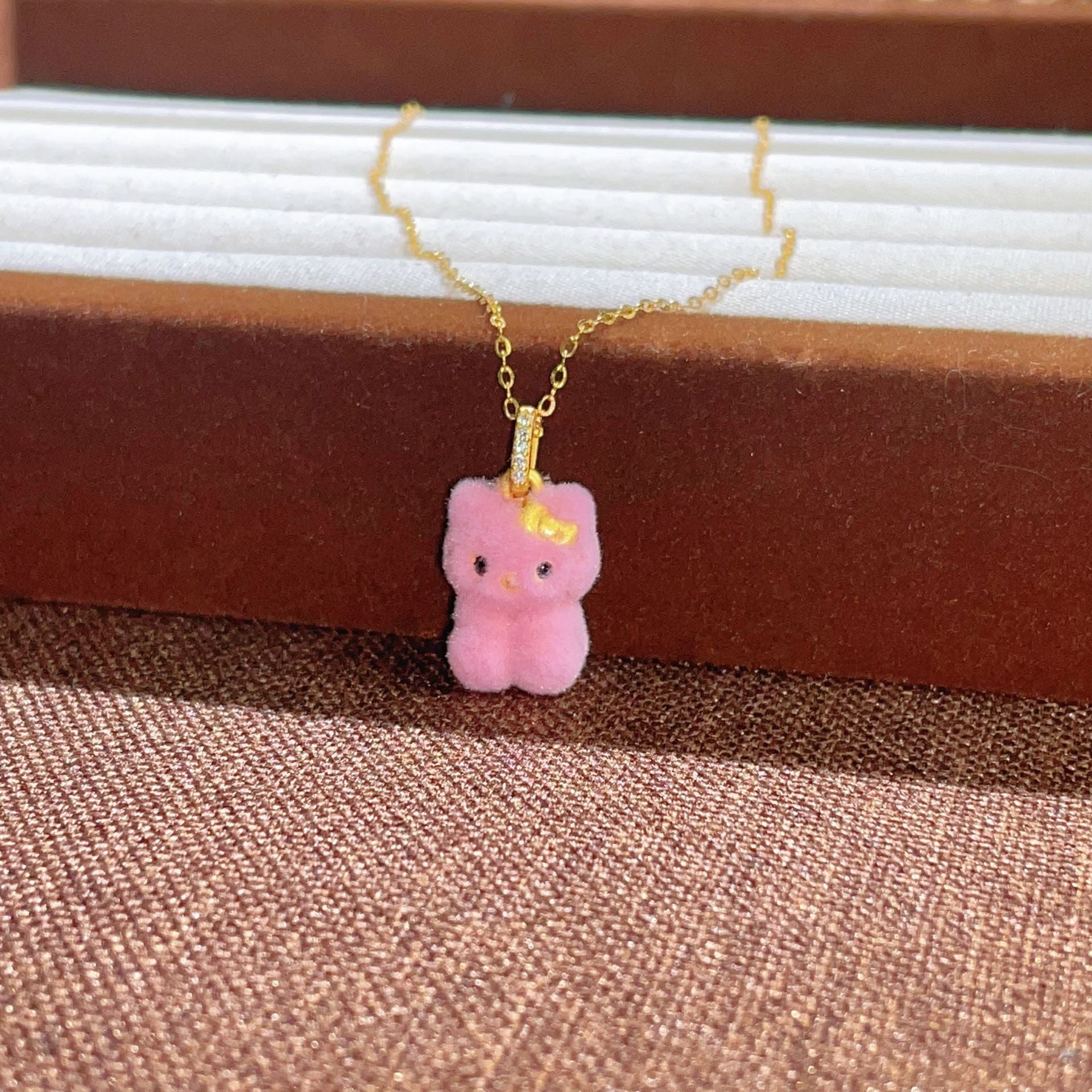 Damen verspielte Halskette mit buntem Teddy-Anhänger Shop Nory