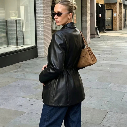 Damen Taillierter Wickelblazer aus Lederimitat mit ausgestelltem Saum Shop Nory