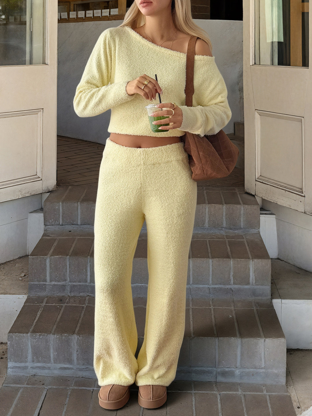 Damen nan kuscheliges Bouclé-Lounge-Set mit One-Shoulder-Crop-Pullover und Highwaist Palazzo-Hose Shop Nory