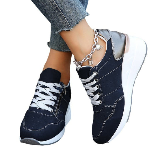 Damen Chunky-Plateau-Sneaker mit perforiertem Velours, gepolstertem Komfortfußbett und Metallic-Fersenaufbau Shop Nory
