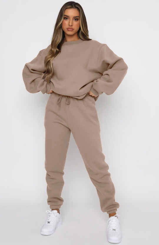 Damen nan zweiteiliges Cozy-Loungewear-Set mit Oversize-Rundhals und hochgeschnittener Jogginghose mit Kordelzug Shop Nory