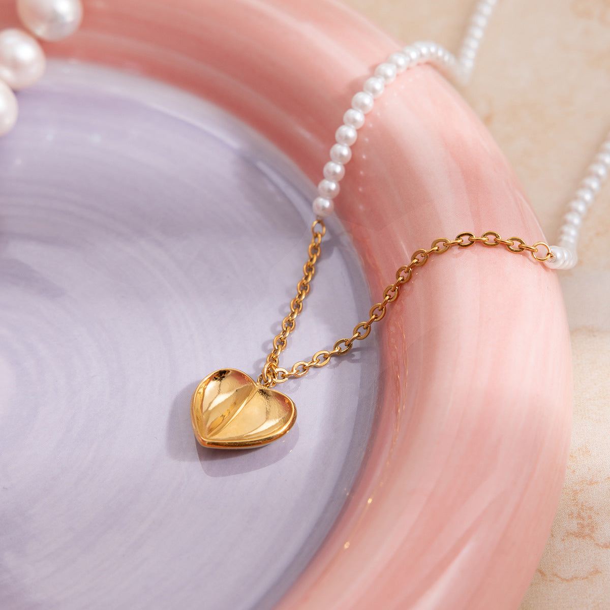 Damen Halskette mit herzförmigem Anhänger und eleganter Perlenverzierung Shop Nory